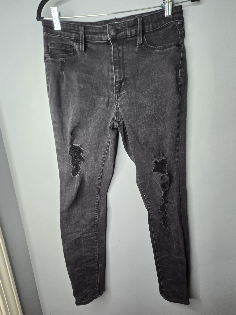 Universal Thread Women’s Black Distressed Skinny Jeans Size 8/29R High Rise